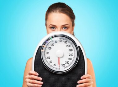 Calculadora de Peso Ideal - Estoy Saludable AAAAABJRU5ErkJggg== Estoy Saludable - Contenidos e inteligencia artificial para tu salud Calculadora de Peso Ideal